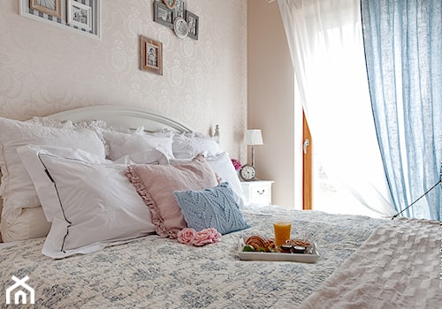 Francuski zakątek ;) - Mała szara sypialnia, styl prowansalski - zdjęcie od DreamHouse