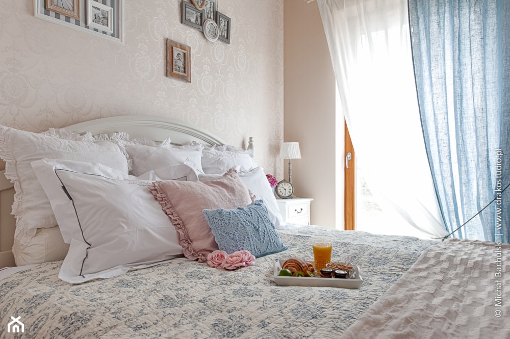 Francuski zakątek ;) - Mała szara sypialnia, styl prowansalski - zdjęcie od DreamHouse - Homebook