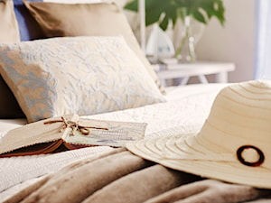Apartament Błonia Hamptons - Mała biała sypialnia - zdjęcie od DreamHouse