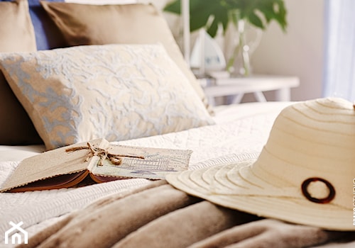 Apartament Błonia Hamptons - Mała biała sypialnia - zdjęcie od DreamHouse