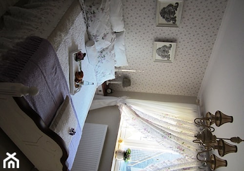 Magiczne 40m2 - Mała szara sypialnia, styl prowansalski - zdjęcie od DreamHouse