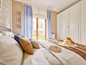 Apartament Błonia Hamptons - Mała brązowa sypialnia - zdjęcie od DreamHouse