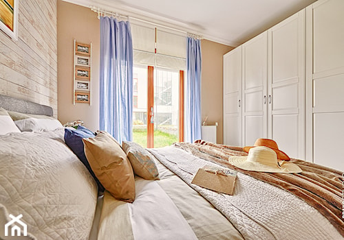 Apartament Błonia Hamptons - Mała brązowa sypialnia - zdjęcie od DreamHouse