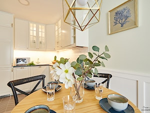 Z WIDOKIEM NA WISŁĘ - Średnia biała jadalnia w kuchni - zdjęcie od DreamHouse