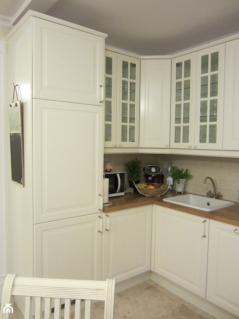 Magiczne 40m2 - Mała otwarta szara z lodówką wolnostojącą z nablatowym zlewozmywakiem kuchnia w ksz ... - zdjęcie od DreamHouse - Homebook