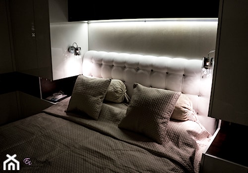 Średnia biała sypialnia, styl glamour - zdjęcie od EnDecoration