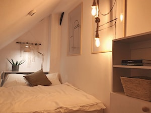Klimatyczna sypialnia na antresoli - zdjęcie od BE. design studio