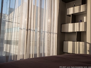 Apartament Angel Wings - Beżowa sypialnia, styl nowoczesny - zdjęcie od Pracownia architektoniczna meridian