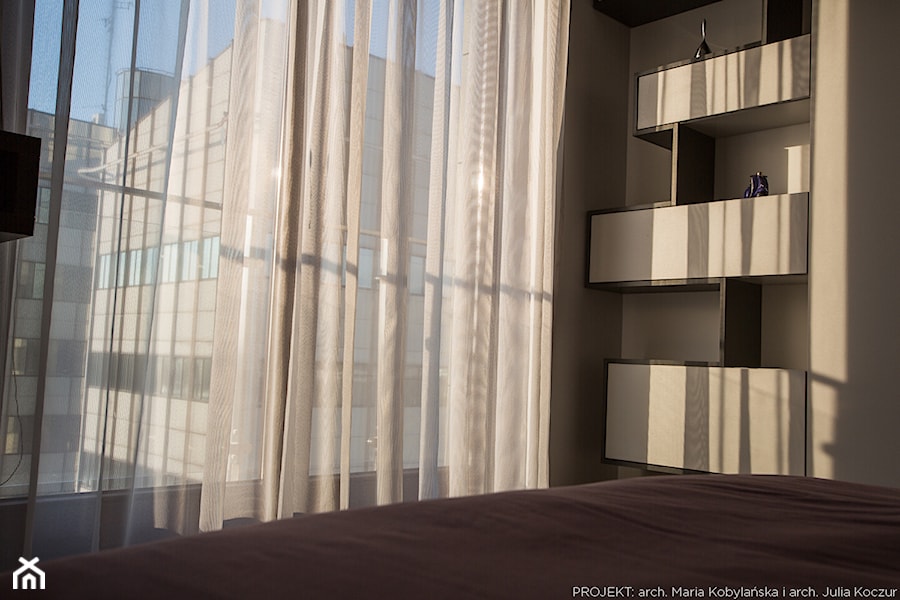 Apartament Angel Wings - Beżowa sypialnia, styl nowoczesny - zdjęcie od Pracownia architektoniczna meridian