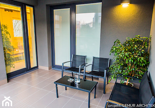 Apartament KIWI - Średni z meblami ogrodowymi taras, styl nowoczesny - zdjęcie od Pracownia architektoniczna meridian