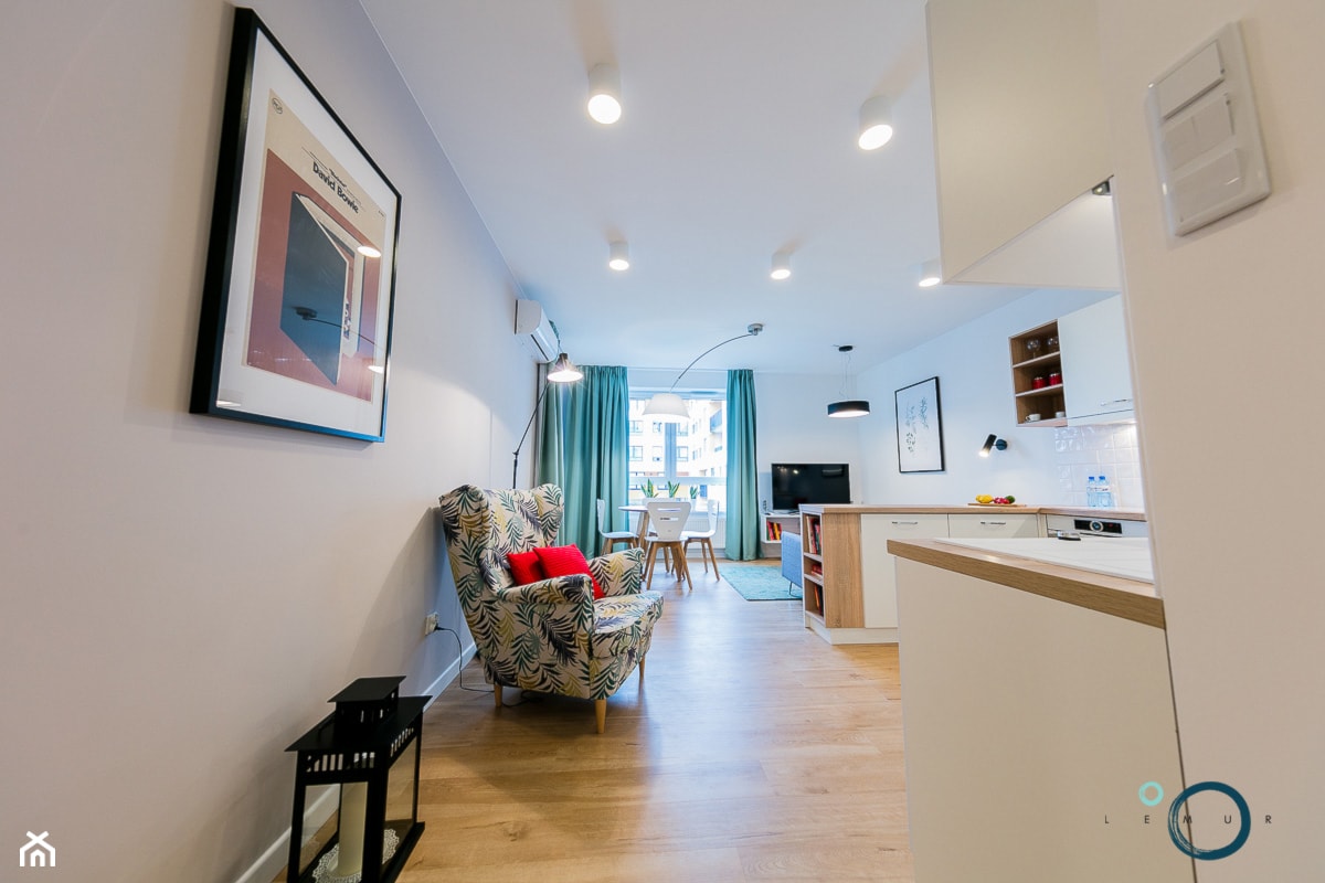 CHILI - mieszkanie na wynajem - Mały biały salon z kuchnią z jadalnią - zdjęcie od Pracownia architektoniczna meridian - Homebook