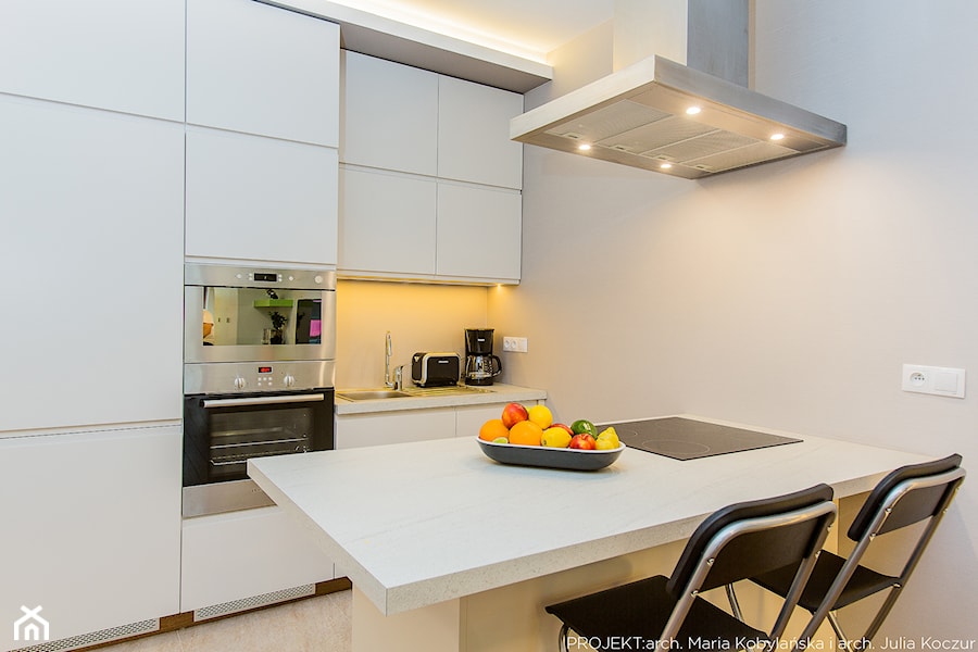Apartament MANGO - Mała średnia otwarta szara z zabudowaną lodówką z nablatowym zlewozmywakiem kuchnia jednorzędowa, styl nowoczesny - zdjęcie od Pracownia architektoniczna meridian