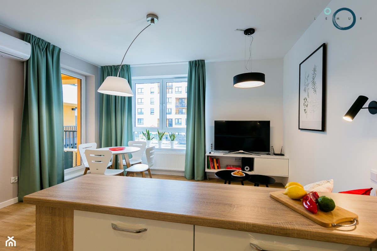 CHILI - mieszkanie na wynajem - Mały biały salon z jadalnią - zdjęcie od Pracownia architektoniczna meridian - Homebook