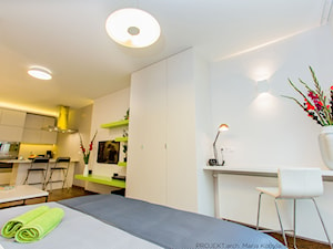 Apartament MANGO - Mała biała z biurkiem sypialnia, styl nowoczesny - zdjęcie od Pracownia architektoniczna meridian