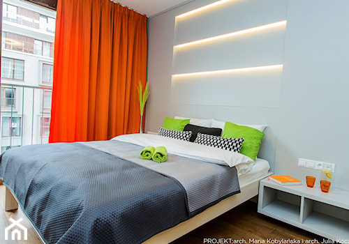 Apartament MANGO - Średnia biała sypialnia z balkonem / tarasem, styl nowoczesny - zdjęcie od Pracownia architektoniczna meridian