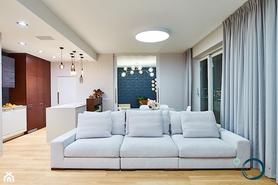 KONKURS Wnętrza Roku 2017 - Apartament OVO - Mały biały salon z kuchnią z jadalnią, styl nowoczesny - zdjęcie od Pracownia architektoniczna meridian