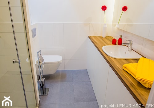 Apartament PAPAJA - Mała łazienka, styl nowoczesny - zdjęcie od Pracownia architektoniczna meridian