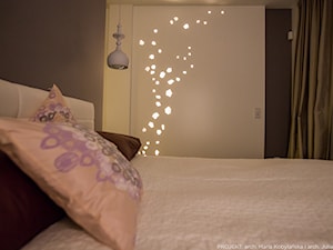 Apartament Angel Wings - Średnia brązowa sypialnia, styl nowoczesny - zdjęcie od Pracownia architektoniczna meridian