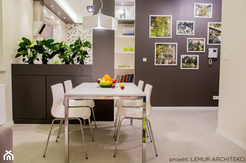 Apartament KIWI - Średnia beżowa fioletowa jadalnia, styl nowoczesny - zdjęcie od Pracownia architektoniczna meridian - Homebook