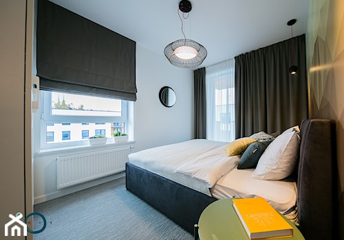 KONKURS Wnętrza Roku 2017 - Cardamon - Mała szara żółta sypialnia, styl nowoczesny - zdjęcie od Pracownia architektoniczna meridian