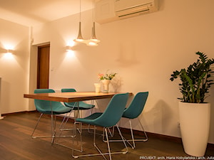 Apartament Angel Wings - Średnia szara jadalnia jako osobne pomieszczenie, styl nowoczesny - zdjęcie od Pracownia architektoniczna meridian