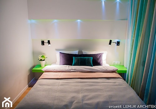 Apartament KIWI - Mała biała sypialnia, styl nowoczesny - zdjęcie od Pracownia architektoniczna meridian