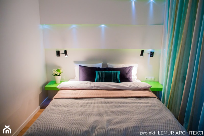 Apartament KIWI - Mała biała sypialnia, styl nowoczesny - zdjęcie od Pracownia architektoniczna meridian - Homebook