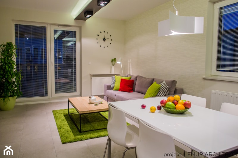 Apartament KIWI - Mały biały salon z jadalnią, styl nowoczesny - zdjęcie od Pracownia architektoniczna meridian