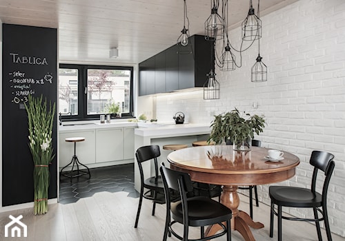 Eklektyczny loft - Średnia otwarta kuchnia w kształcie litery g z oknem, styl nowoczesny - zdjęcie od anchal