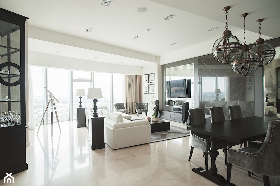 Klasyczny apartament - Duża biała szara jadalnia w salonie, styl tradycyjny - zdjęcie od anchal
