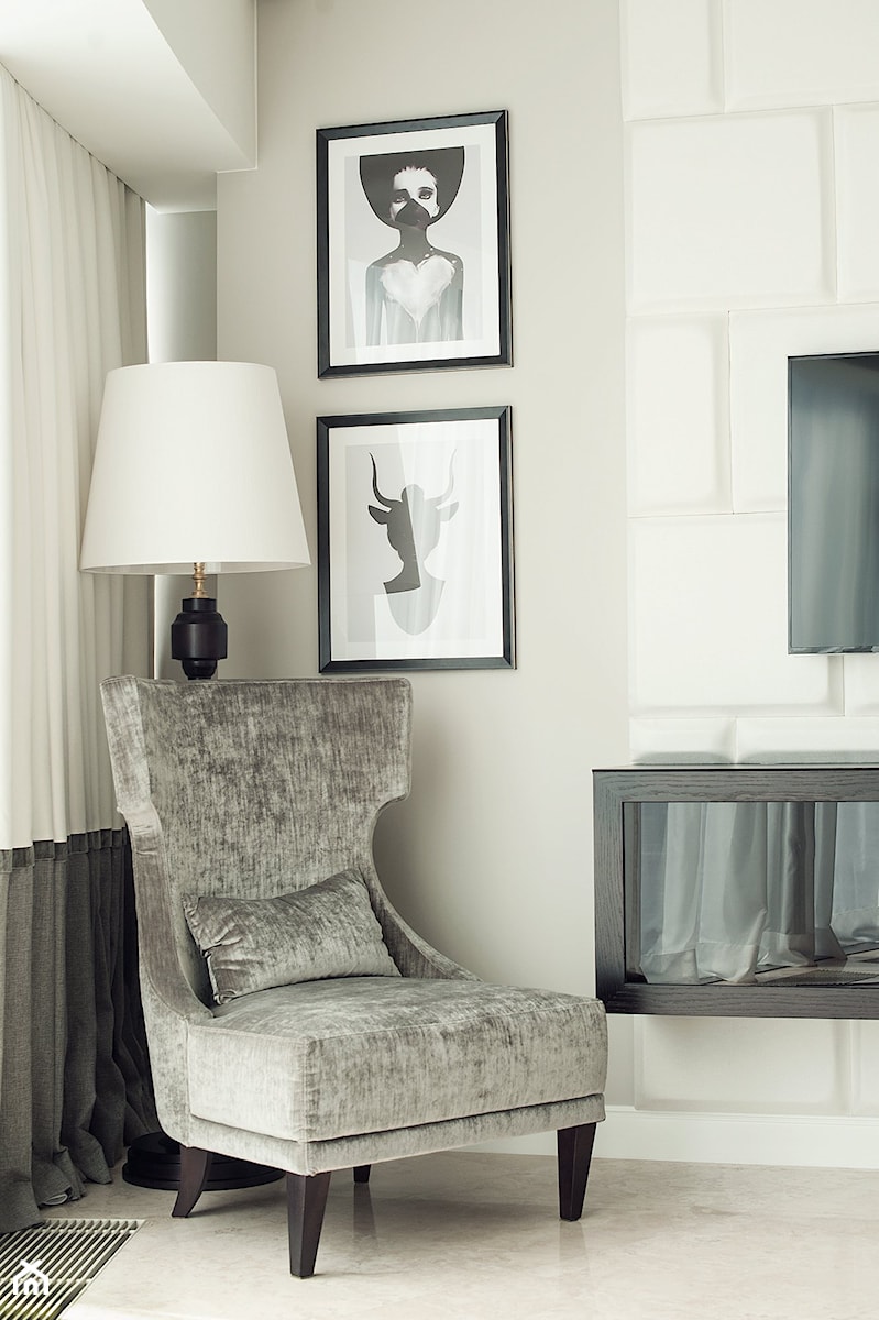 Klasyczny apartament - Mała biała sypialnia, styl tradycyjny - zdjęcie od anchal