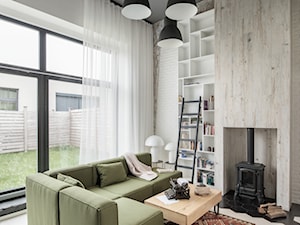 Eklektyczny loft - Średni biały salon z tarasem / balkonem, styl nowoczesny - zdjęcie od anchal