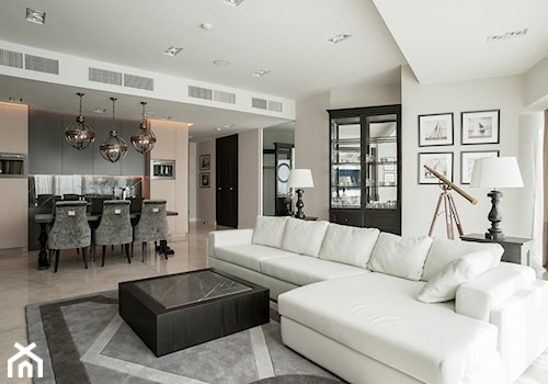 Klasyczny apartament - Średni biały szary salon z kuchnią z jadalnią z barkiem, styl tradycyjny - zdjęcie od anchal