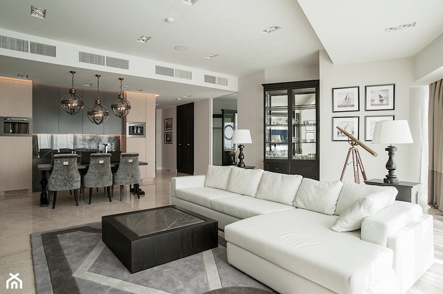 Klasyczny apartament - Średni biały szary salon z kuchnią z jadalnią z barkiem, styl tradycyjny - zdjęcie od anchal
