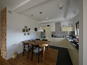 Stół w kuchni - zdjęcie od Interio-Desi Pracownia Projektowa