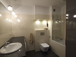 Wanna z prysznicem - zdjęcie od Interio-Desi Pracownia Projektowa