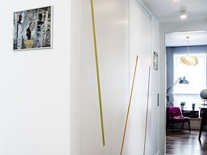 Mieszkanie ze sztuką w tle - Hol / przedpokój, styl nowoczesny - zdjęcie od Labezka Designers