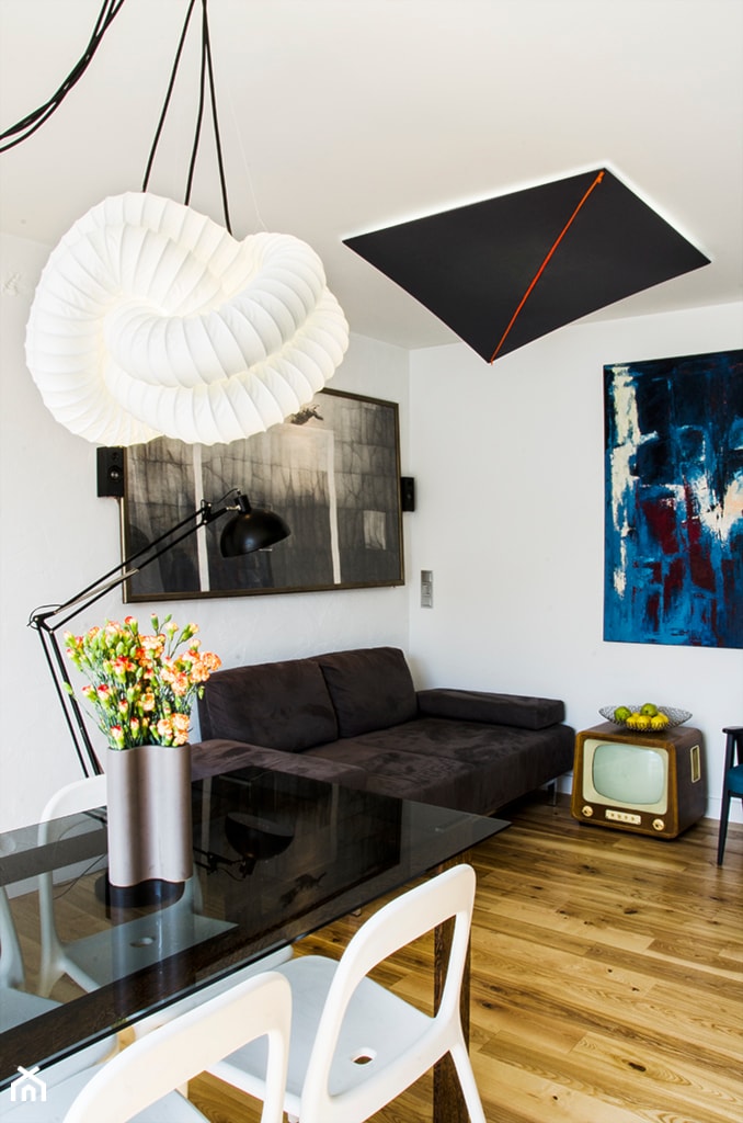 Mieszkanie ze sztuką w tle - Salon, styl nowoczesny - zdjęcie od Labezka Designers
