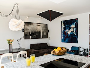 Mieszkanie ze sztuką w tle - Średni biały salon z jadalnią, styl nowoczesny - zdjęcie od Labezka Designers