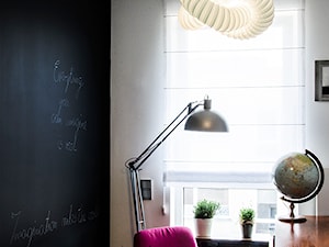 Mieszkanie ze sztuką w tle - Średnie czarne szare biuro, styl vintage - zdjęcie od Labezka Designers
