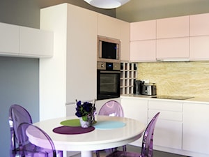 Future&Violet - Średnia szara jadalnia w kuchni - zdjęcie od Premiere Design