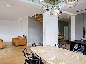 STYLOWY 2 - realizacja projektu - Średnia biała jadalnia w salonie, styl minimalistyczny - zdjęcie od DOMY Z WIZJĄ - nowoczesne projekty domów