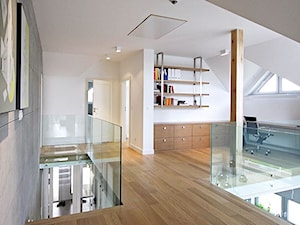 STYLOWY 2 - realizacja projektu - Duży biały hol / przedpokój, styl minimalistyczny - zdjęcie od DOMY Z WIZJĄ - nowoczesne projekty domów