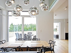 STYLOWY 2 - realizacja projektu - Średnia beżowa jadalnia w salonie, styl minimalistyczny - zdjęcie od DOMY Z WIZJĄ - nowoczesne projekty domów