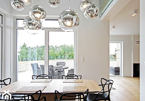 STYLOWY 2 - realizacja projektu - Średnia beżowa jadalnia w salonie, styl minimalistyczny - zdjęcie od DOMY Z WIZJĄ - nowoczesne projekty domów