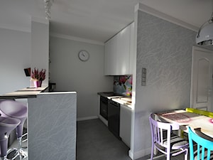 MIeszkanie w bloku - Kuchnia, styl nowoczesny - zdjęcie od openlines