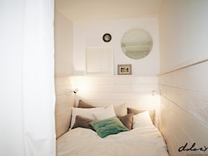 KAWALERKA_po_liftingu - Mała biała sypialnia, styl skandynawski - zdjęcie od DOLAŃSKA WNĘTRZA