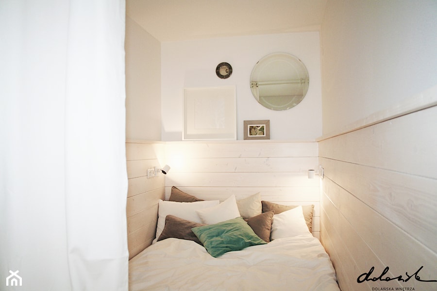 KAWALERKA_po_liftingu - Mała biała sypialnia, styl skandynawski - zdjęcie od DOLAŃSKA WNĘTRZA