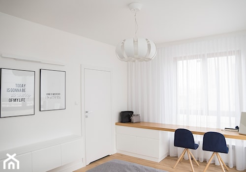 Wilanów, 105m2 - Duża biała z biurkiem sypialnia - zdjęcie od BFC Home