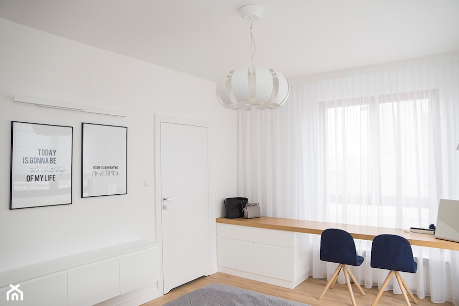 Wilanów, 105m2 - Duża biała z biurkiem sypialnia - zdjęcie od BFC Home